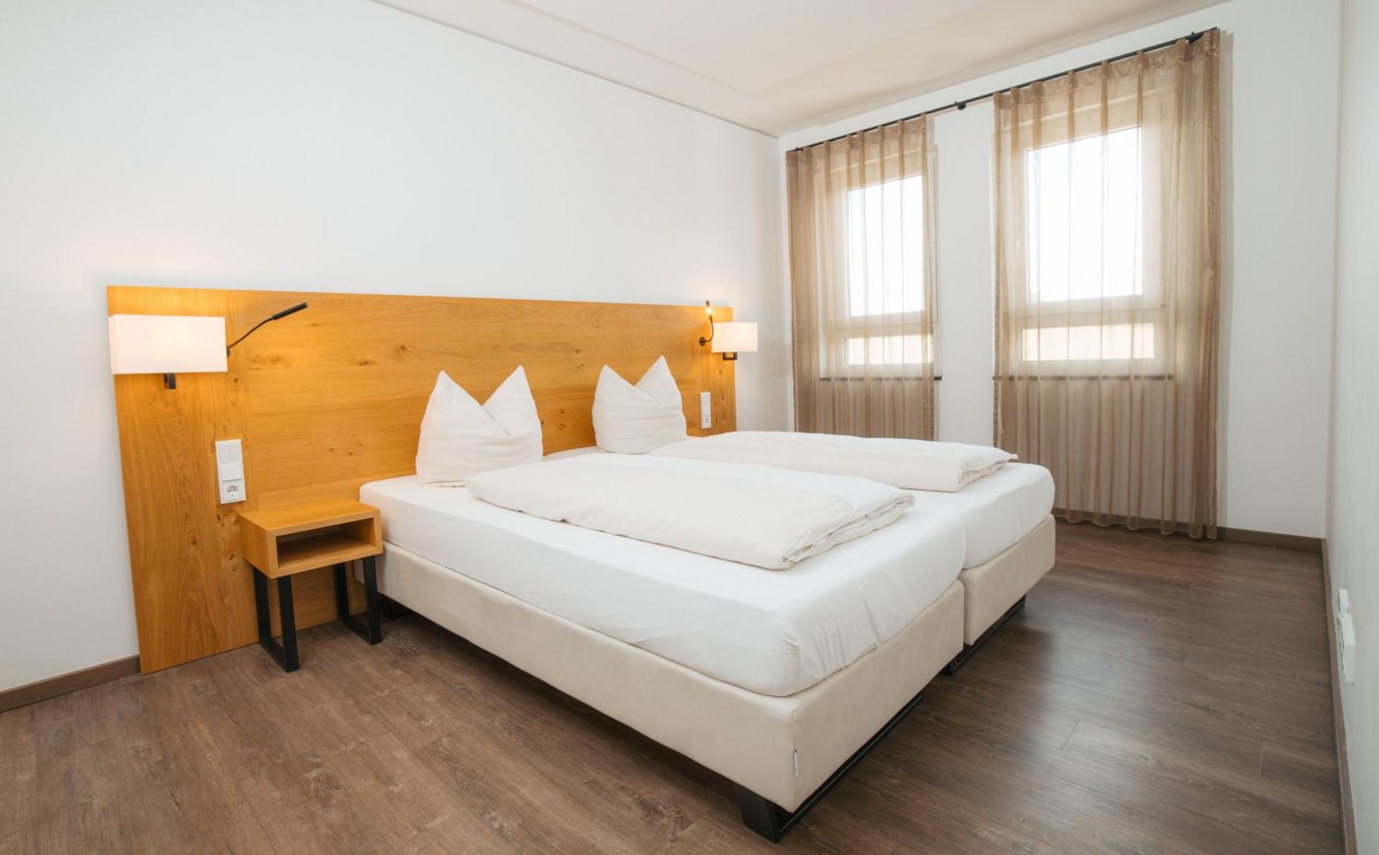 Hotel Poellners 20 Min Von Muenchen Hbf Petershausen Екстериор снимка